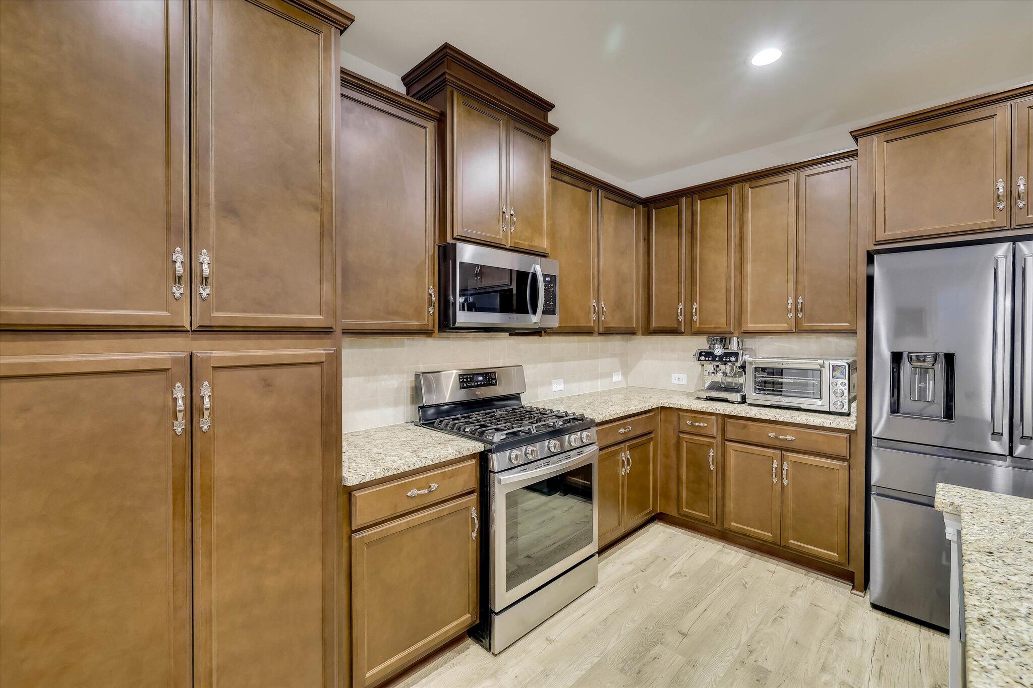 128 Fitzsimmons Drive Property Photo 13