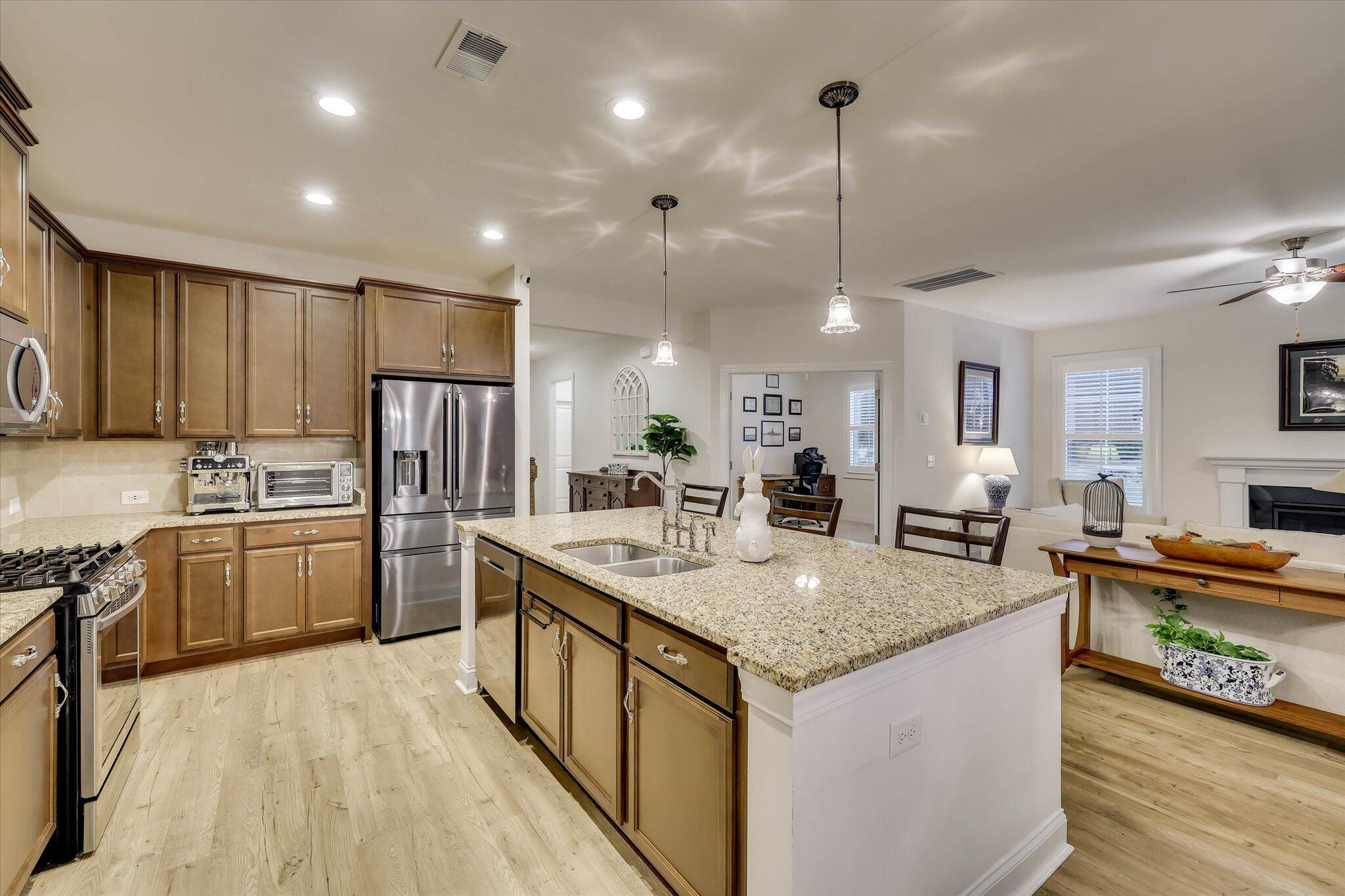 128 Fitzsimmons Drive Property Photo 14