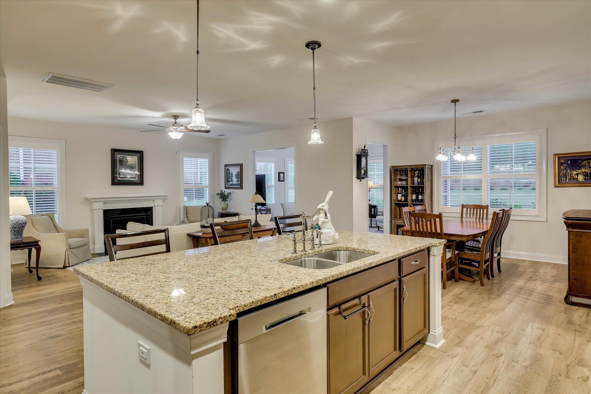 128 Fitzsimmons Drive Property Photo 15