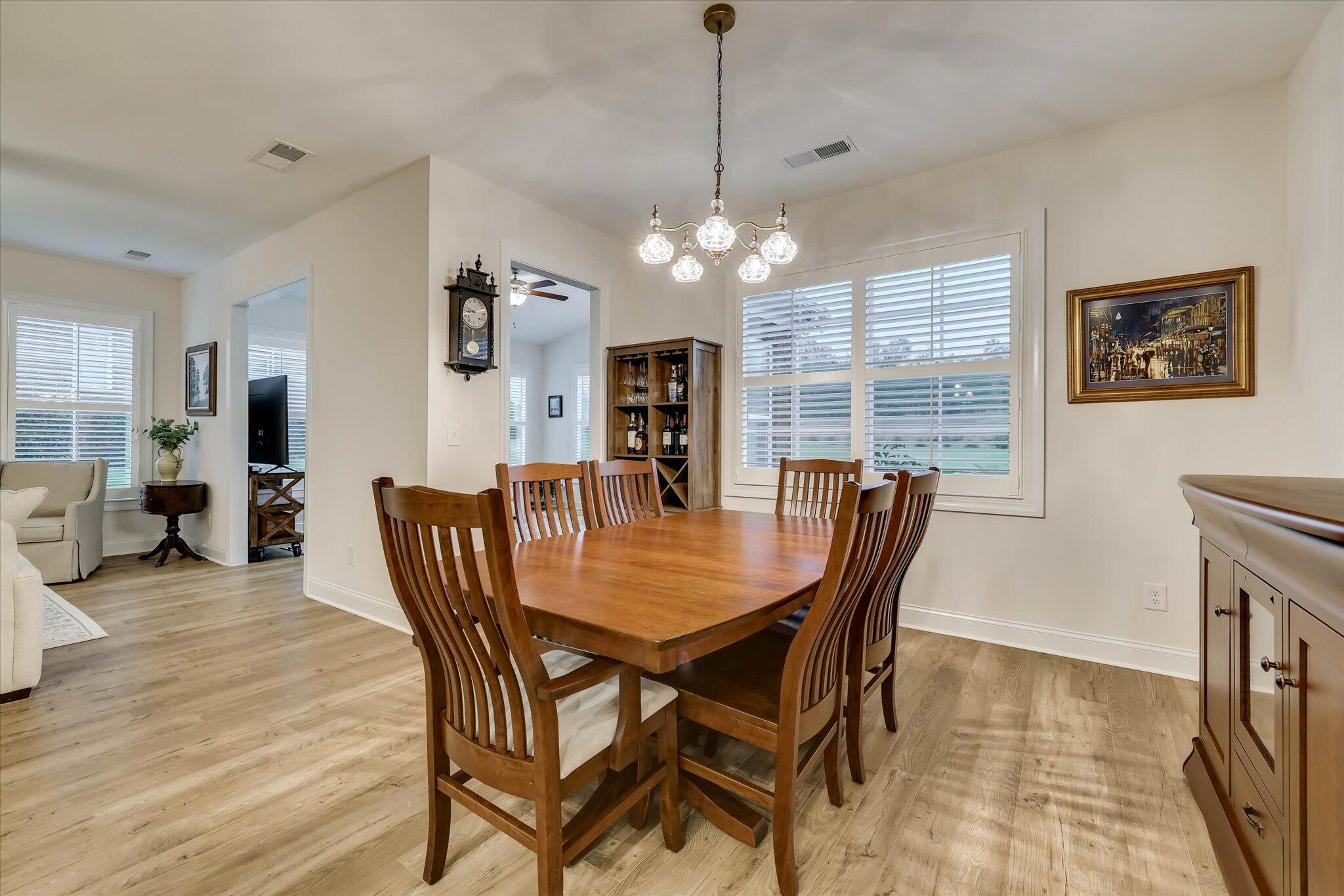 128 Fitzsimmons Drive Property Photo 16