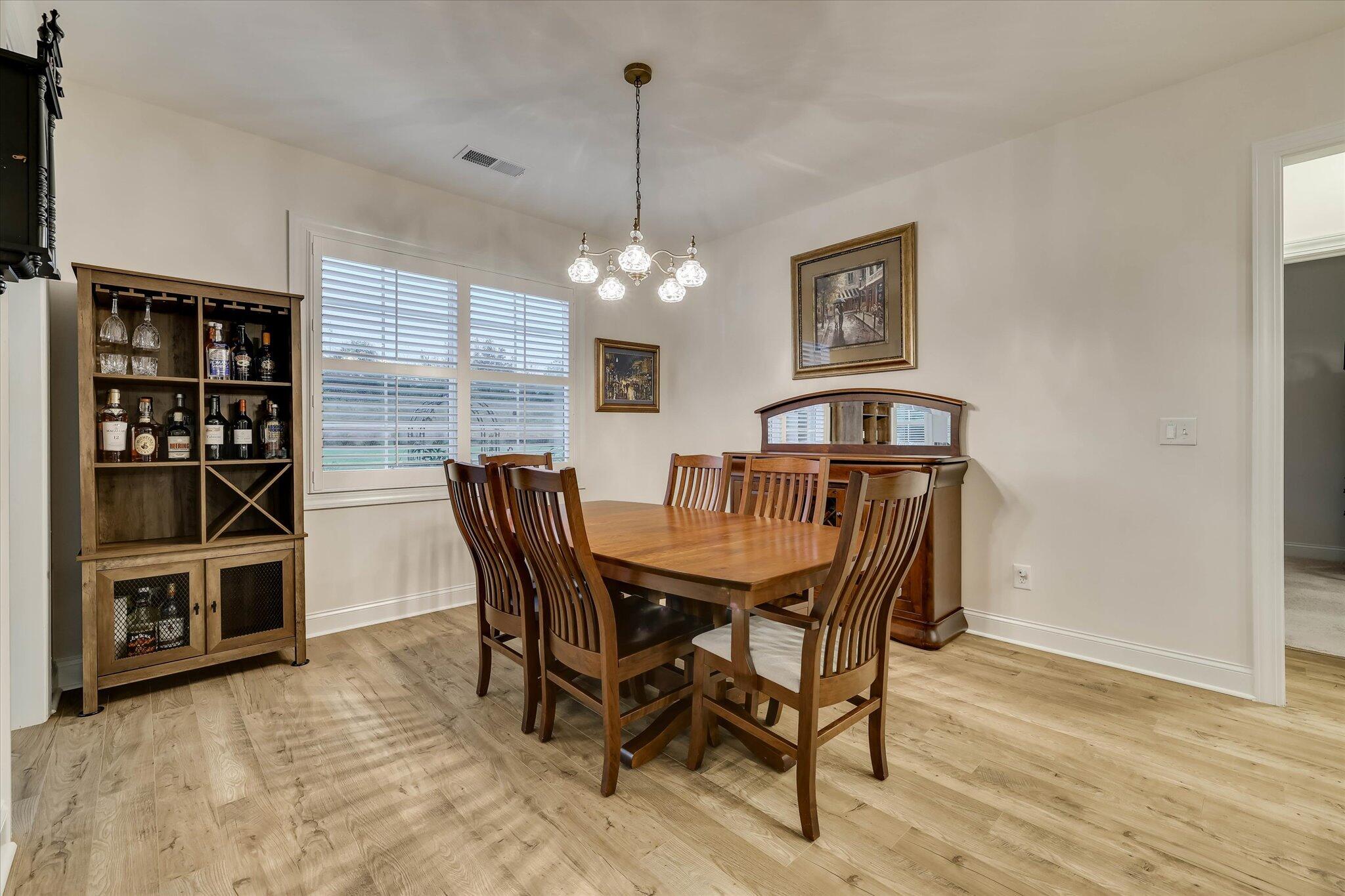 128 Fitzsimmons Drive Property Photo 17