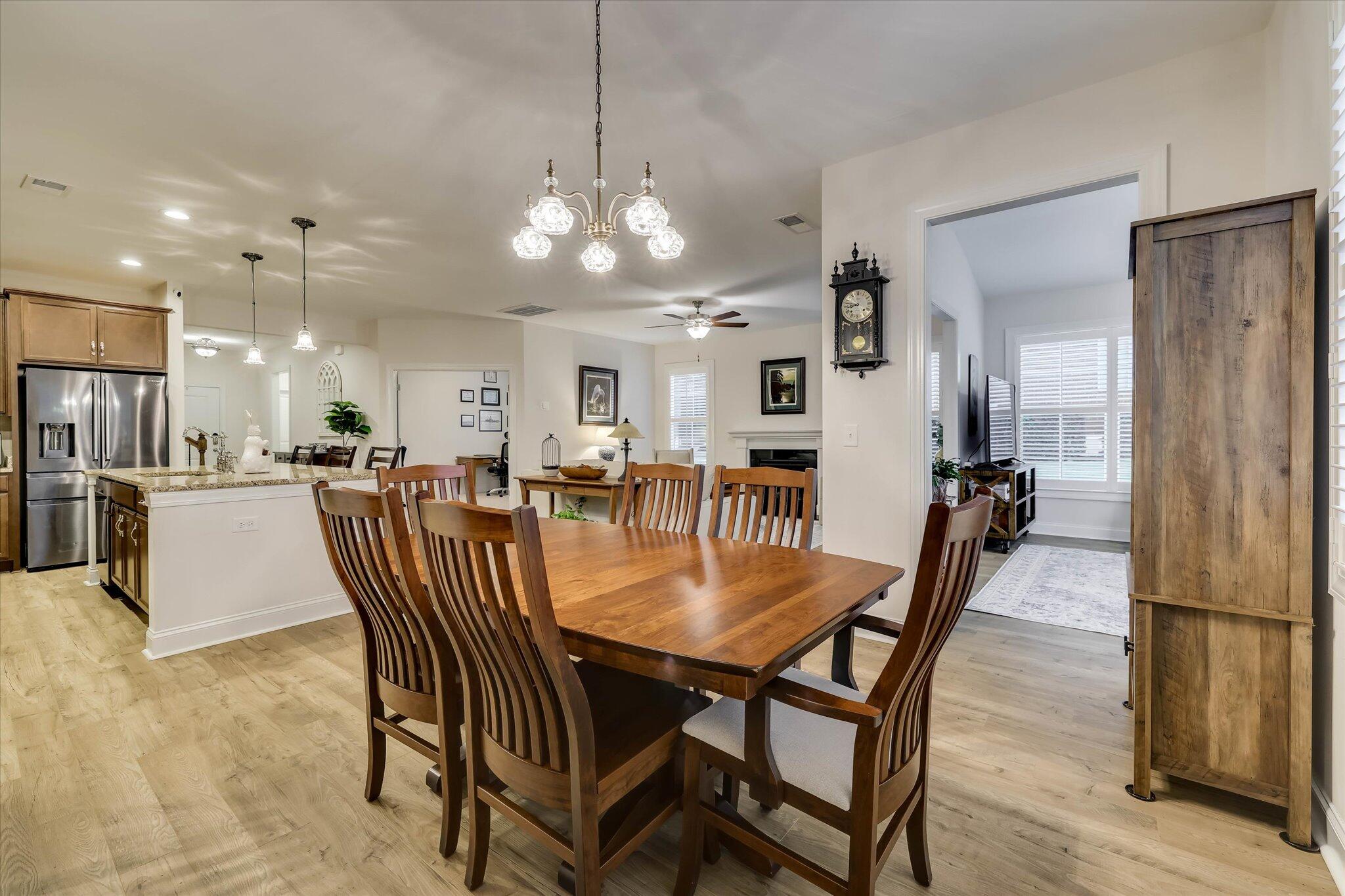 128 Fitzsimmons Drive Property Photo 18