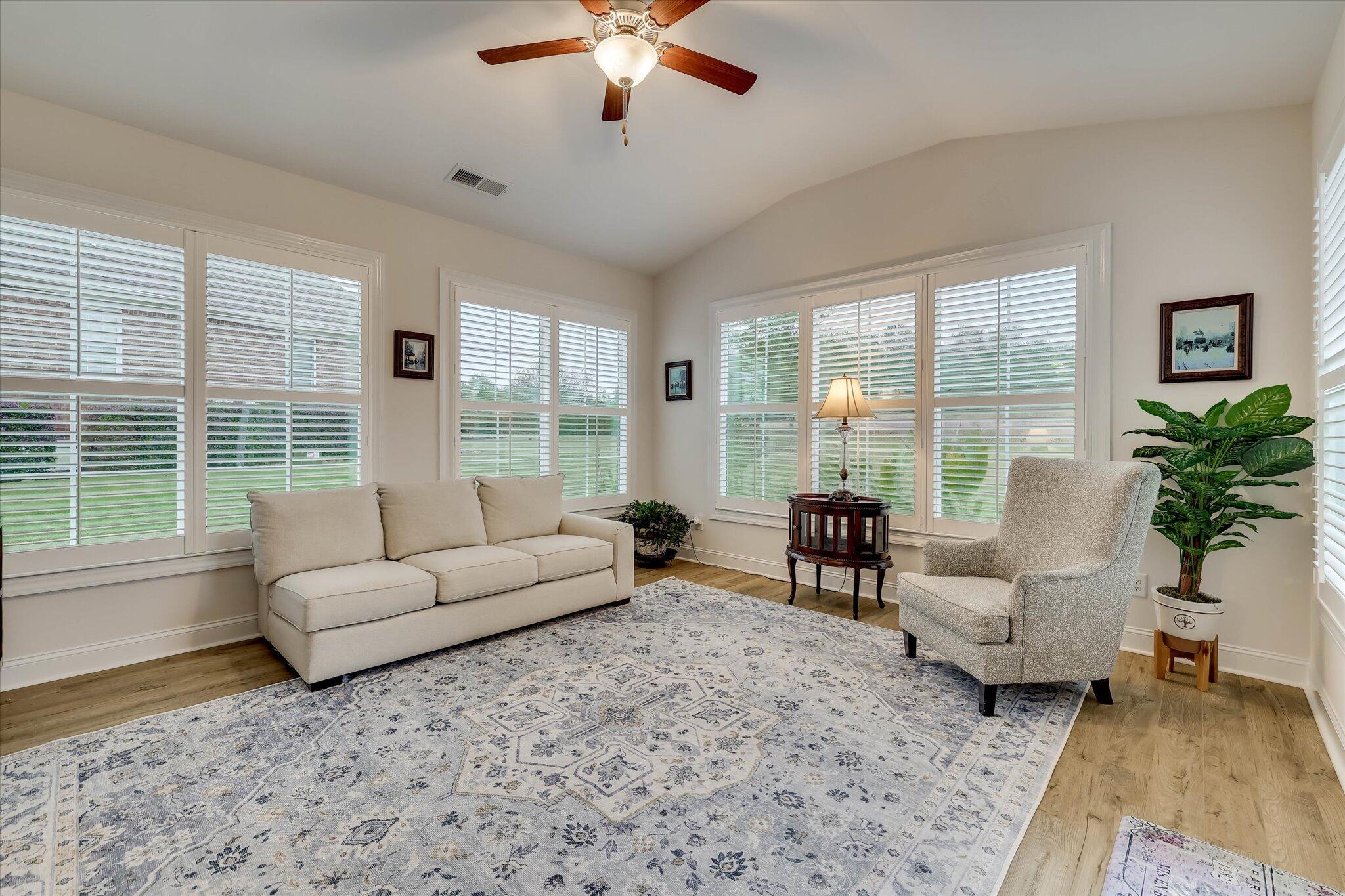 128 Fitzsimmons Drive Property Photo 19