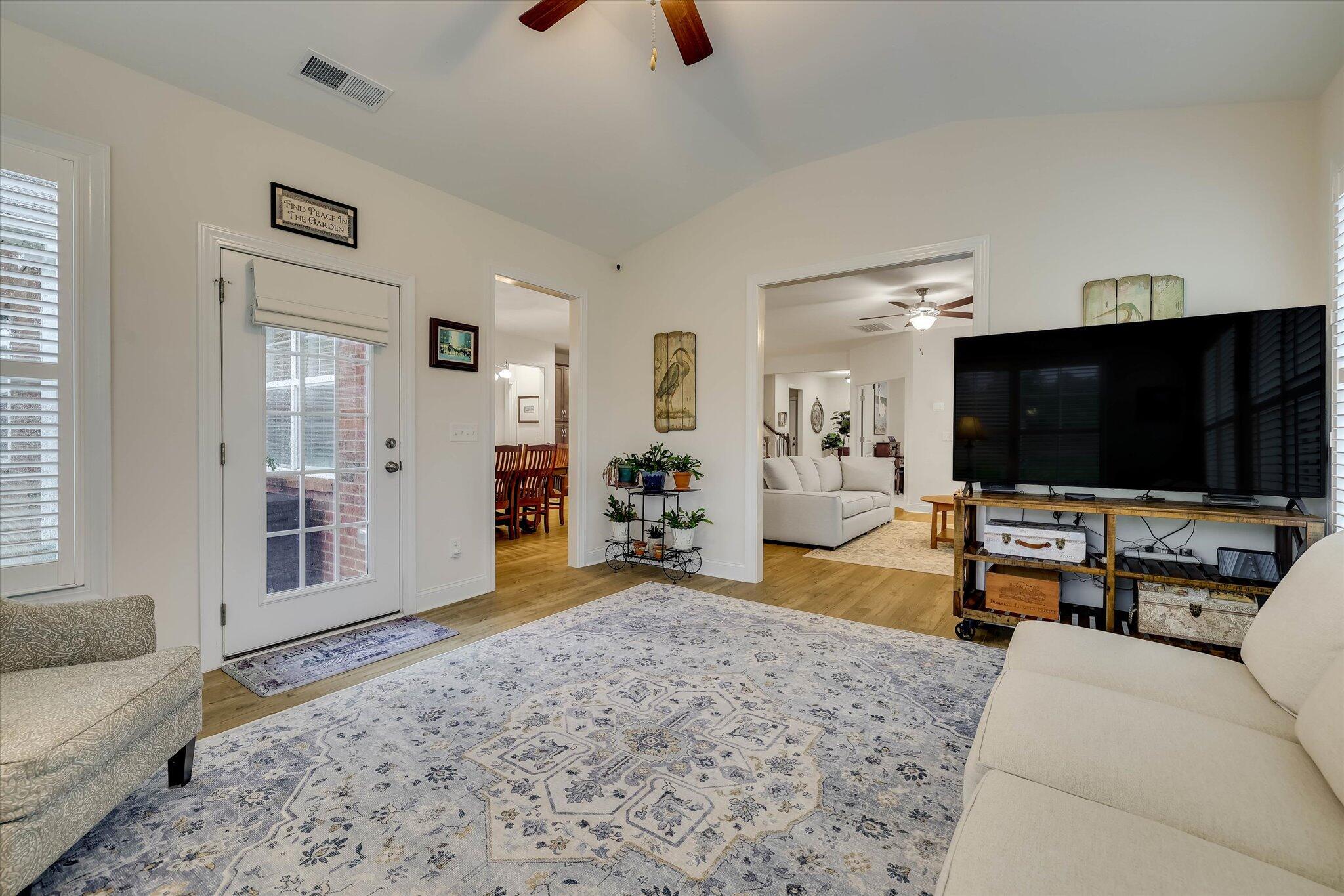 128 Fitzsimmons Drive Property Photo 21