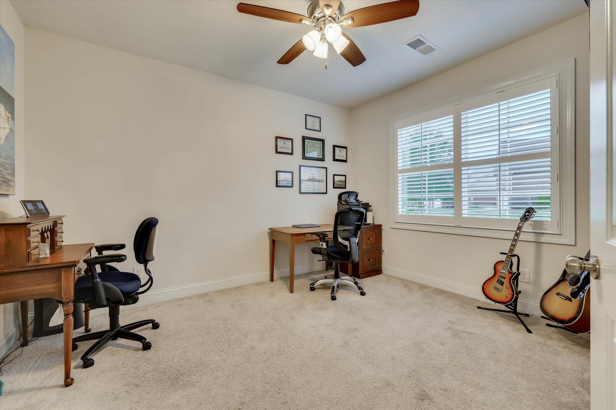 128 Fitzsimmons Drive Property Photo 23