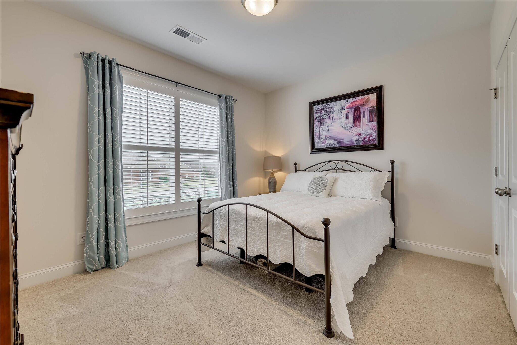 128 Fitzsimmons Drive Property Photo 31