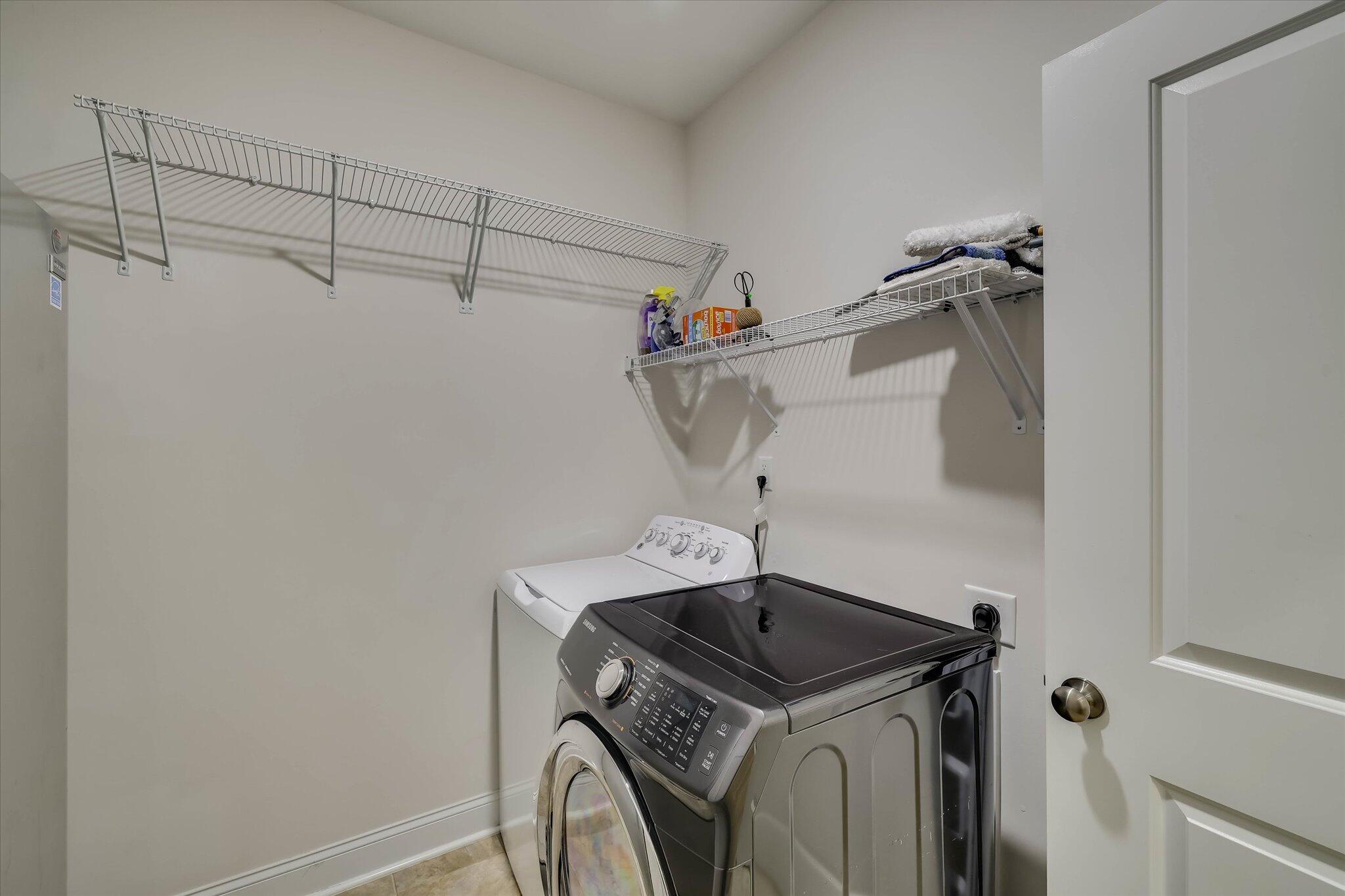 128 Fitzsimmons Drive Property Photo 37