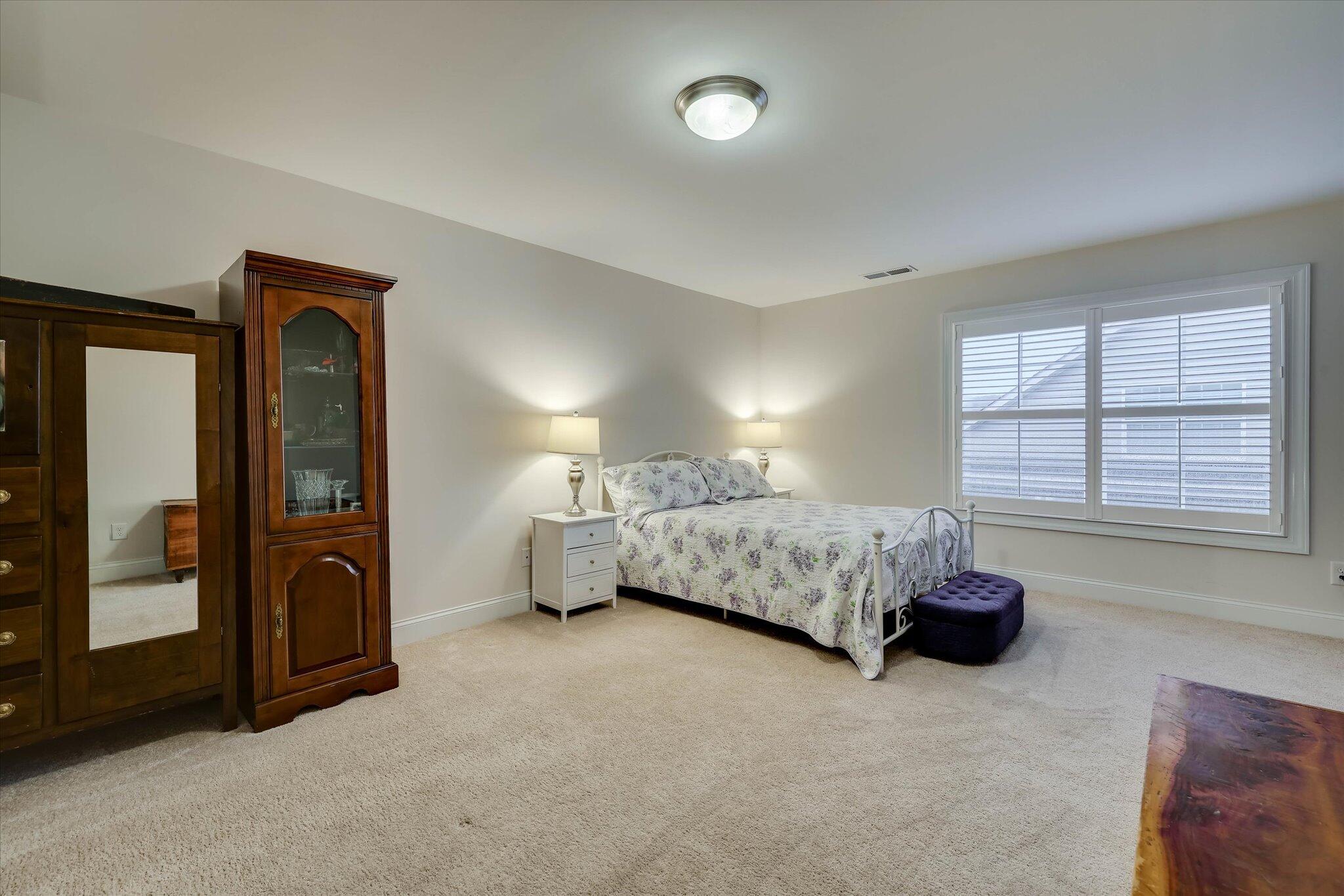 128 Fitzsimmons Drive Property Photo 40
