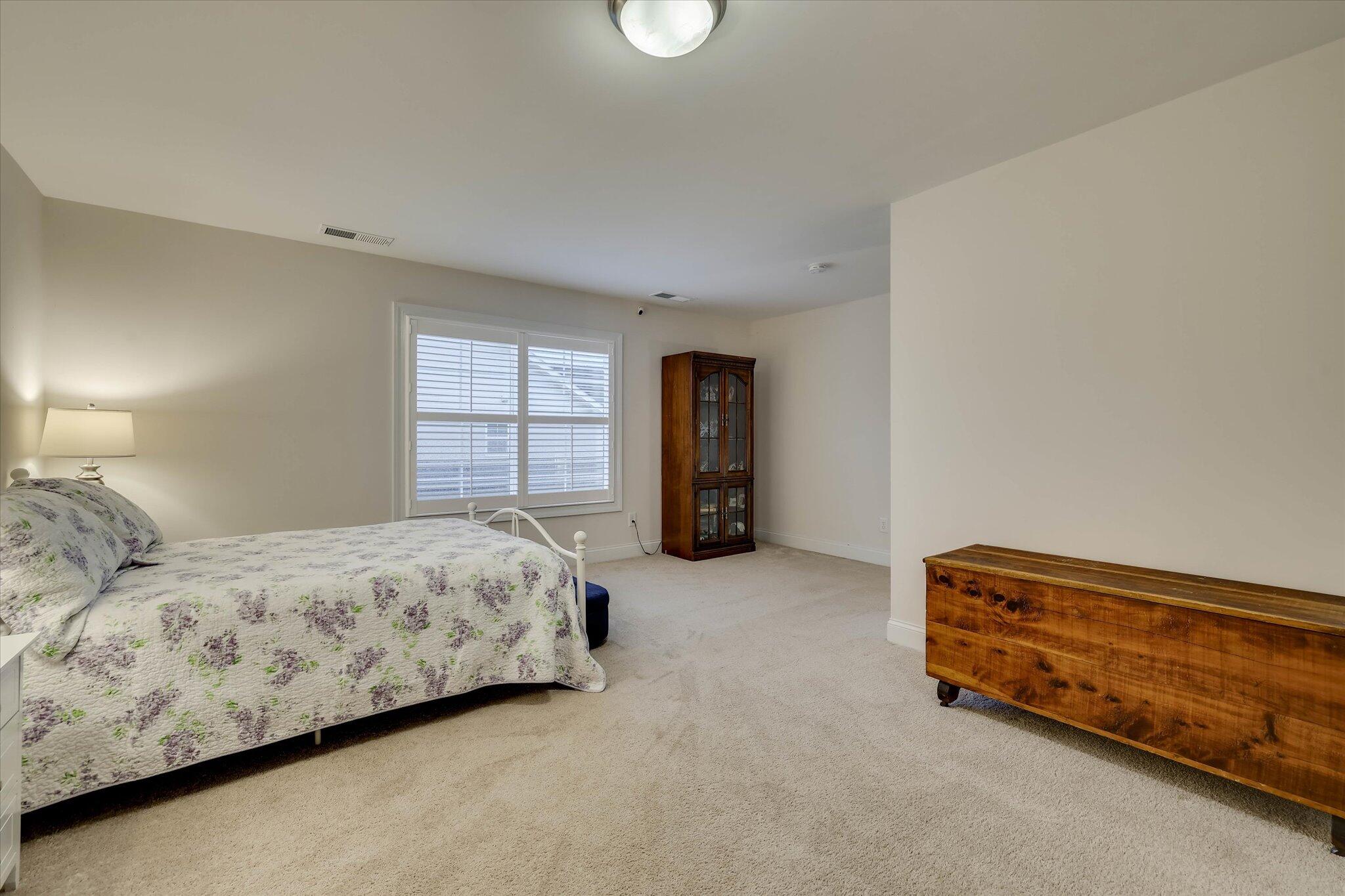 128 Fitzsimmons Drive Property Photo 41
