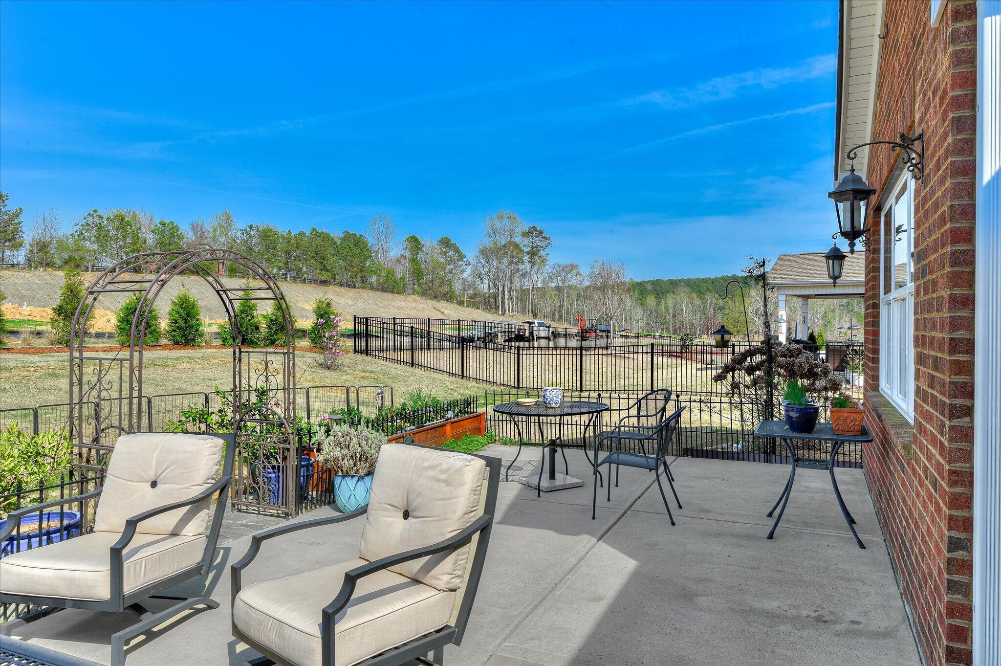 128 Fitzsimmons Drive Property Photo 47