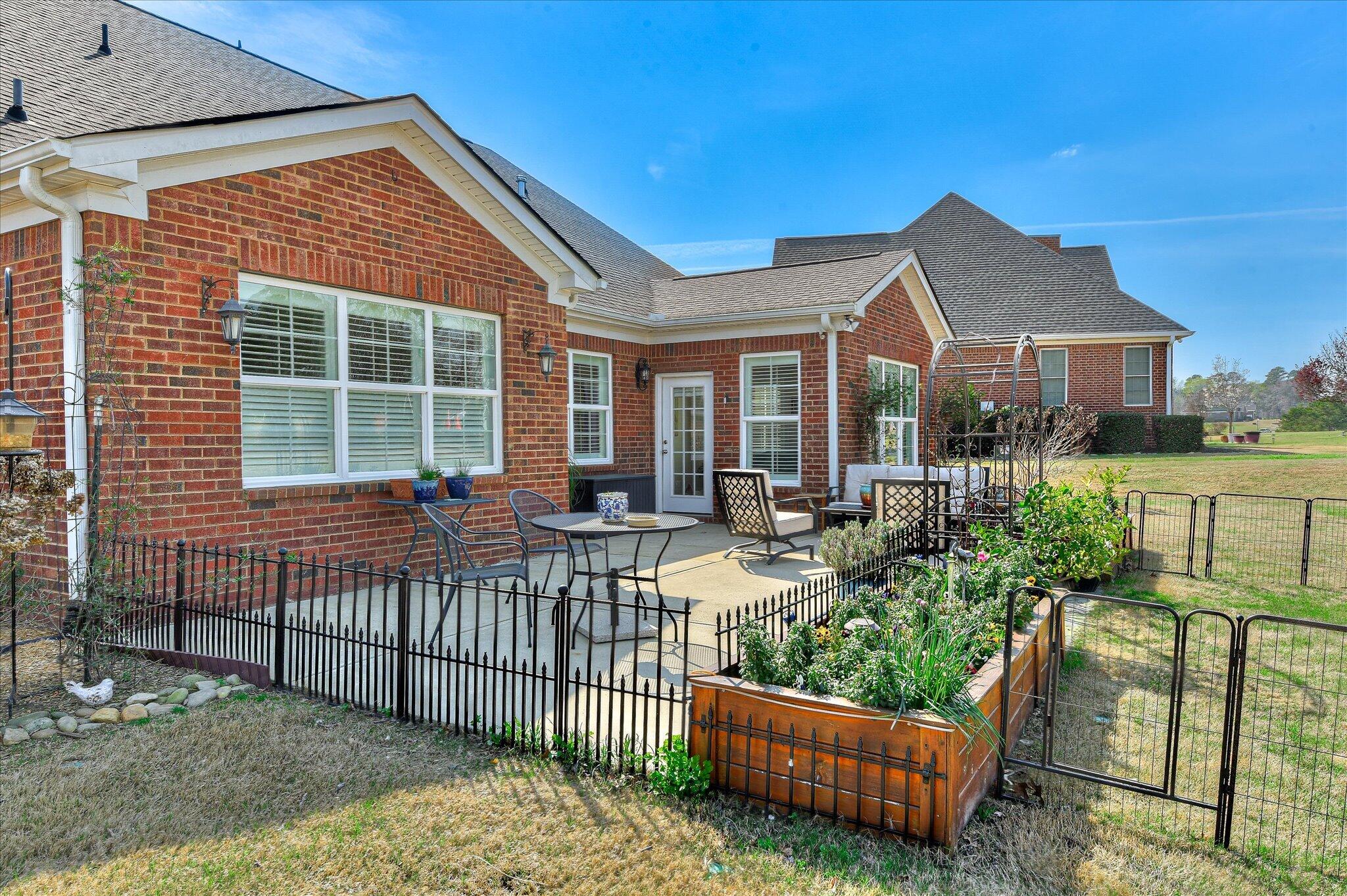 128 Fitzsimmons Drive Property Photo 48