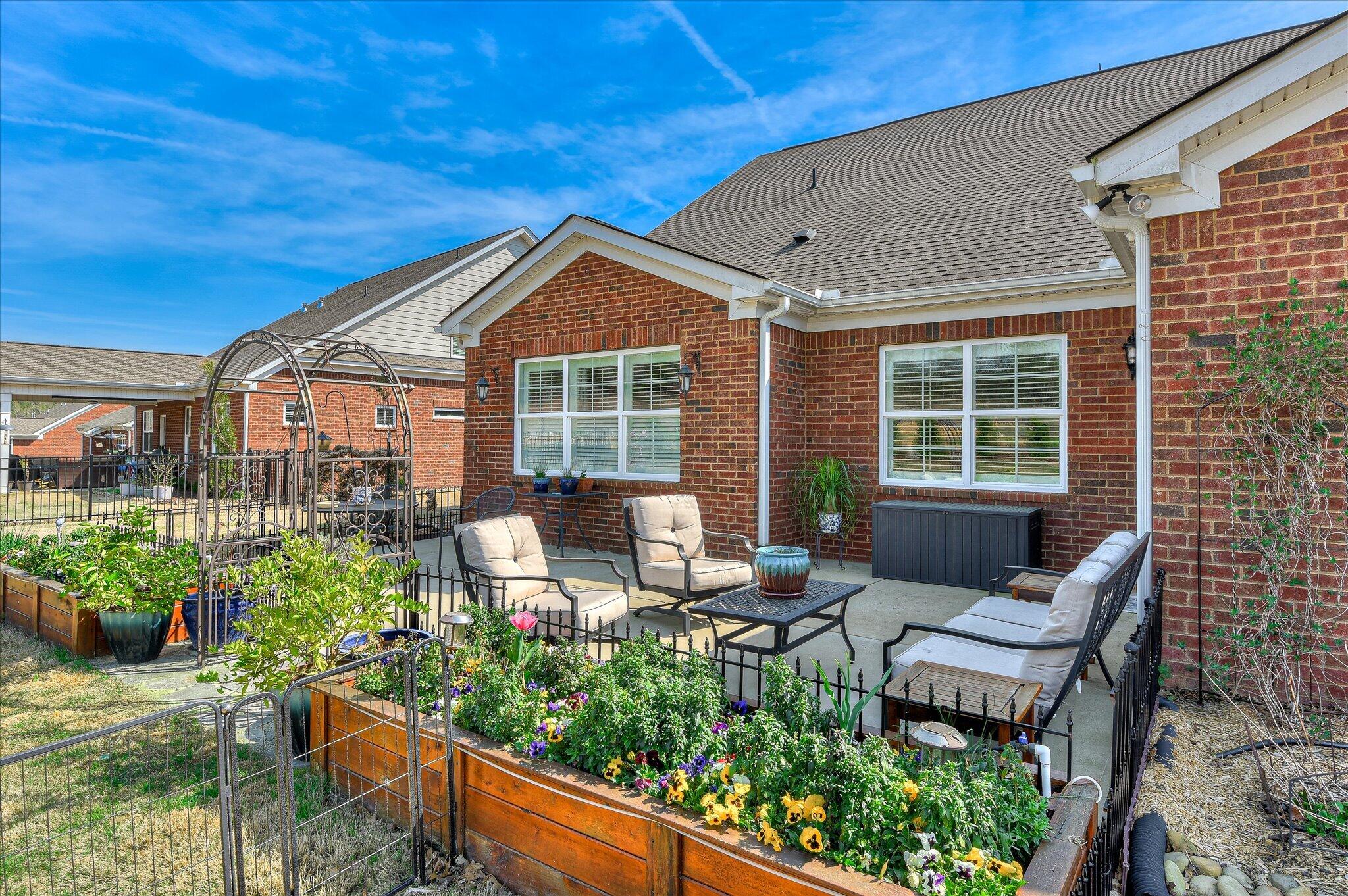 128 Fitzsimmons Drive Property Photo 49