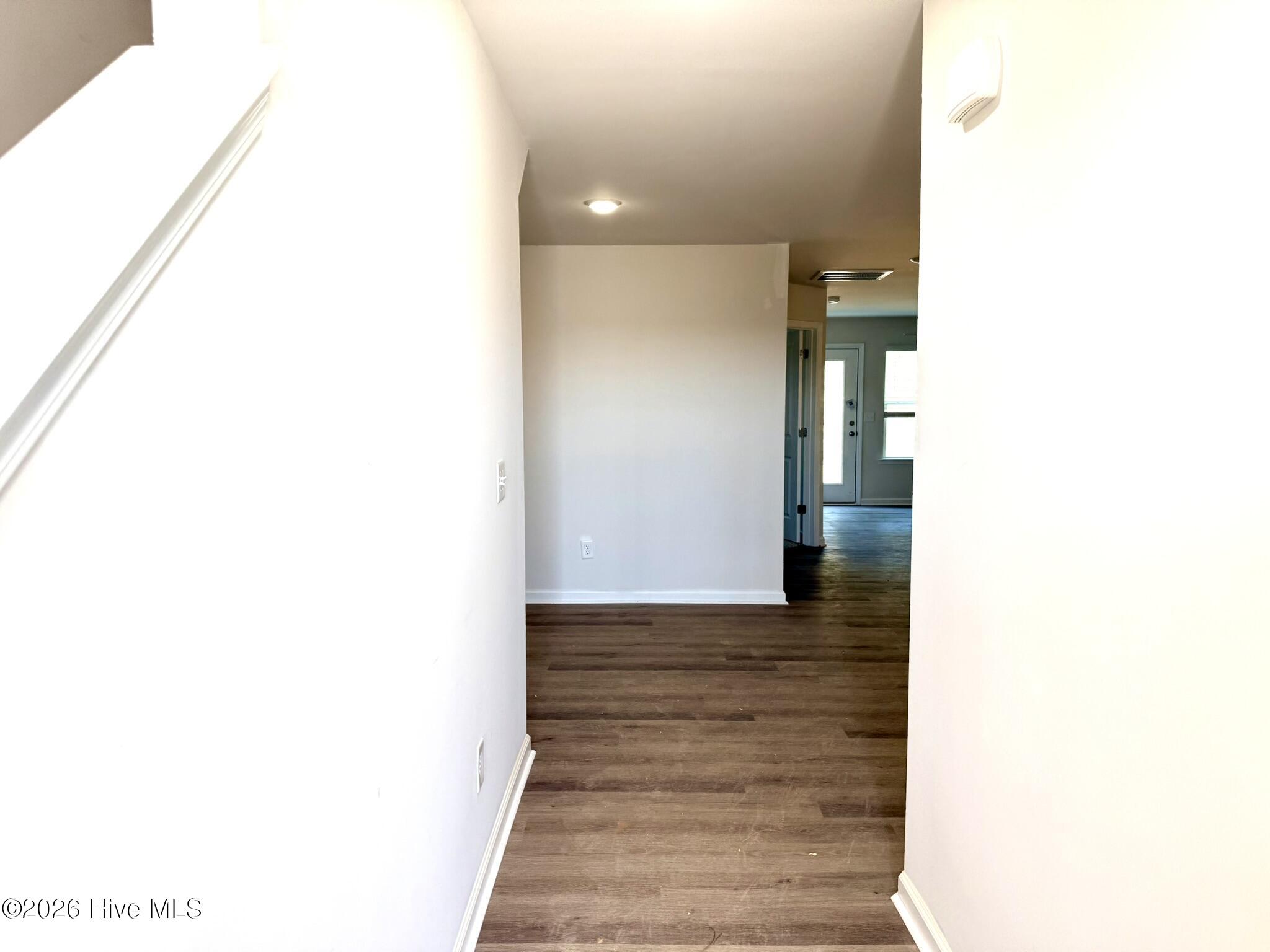 300 Kirkstall Place Property Photo 4