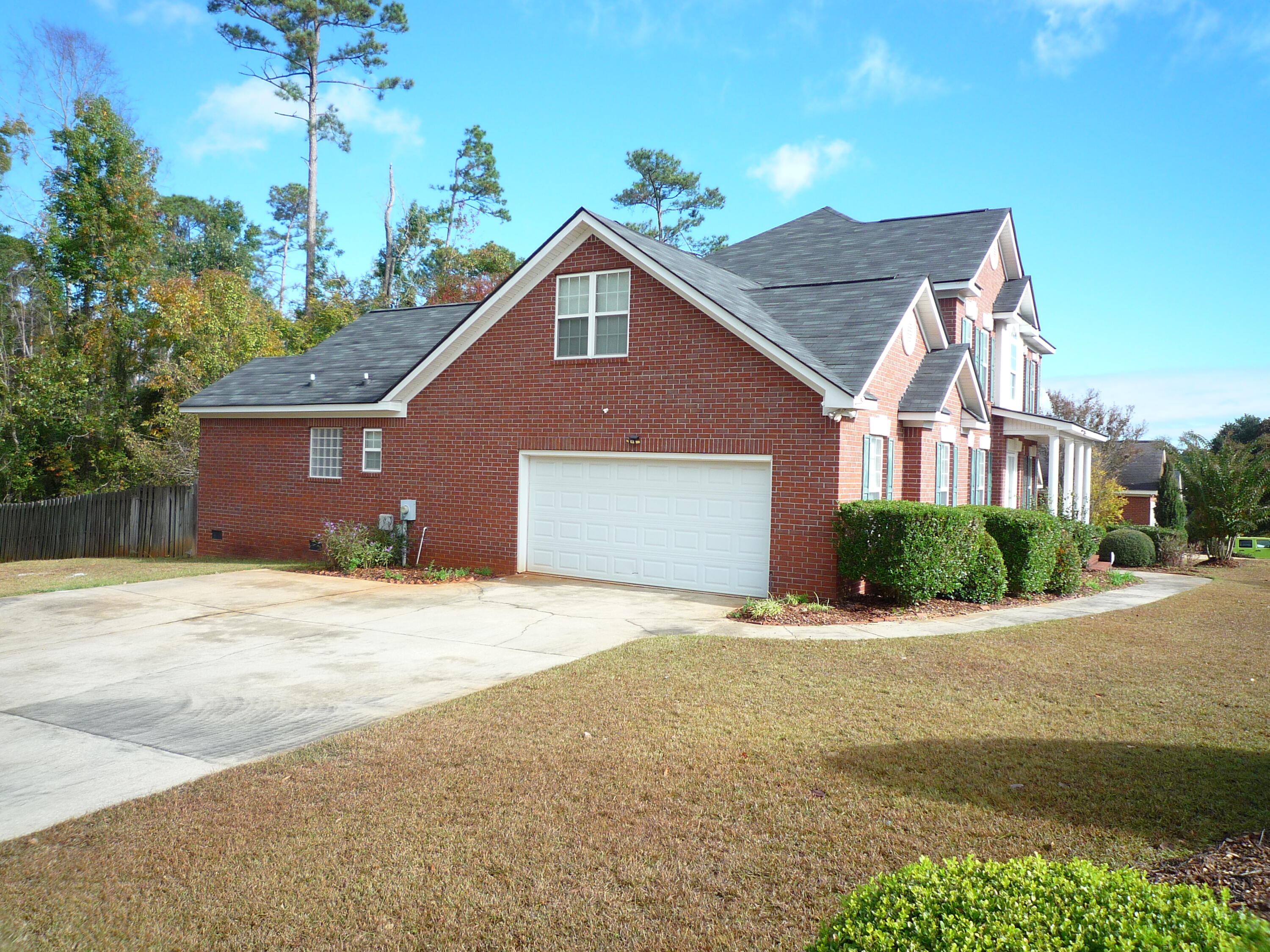4045 Dowling Drive Property Photo 3