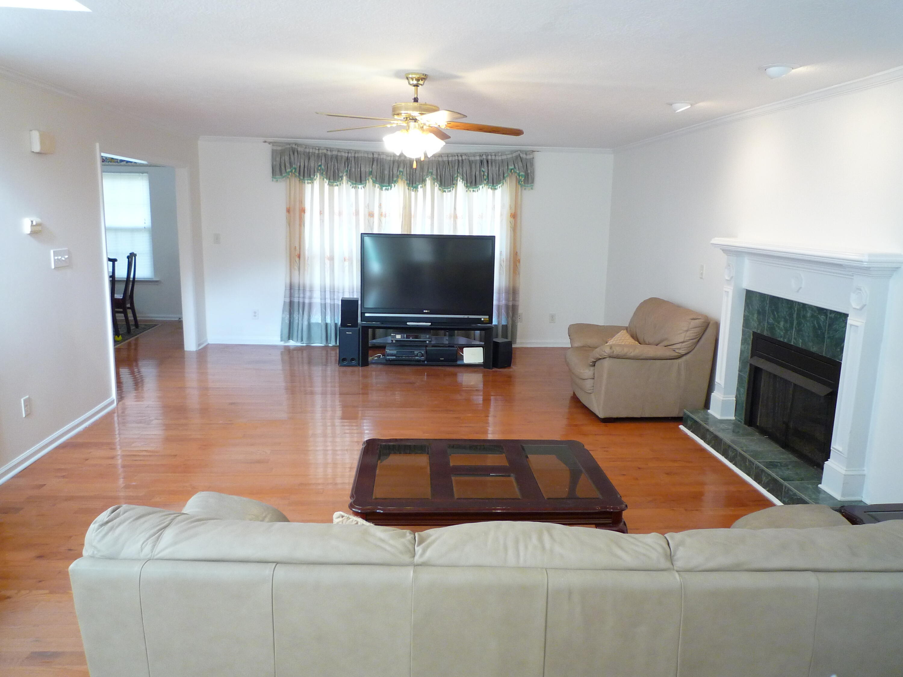 4045 Dowling Drive Property Photo 4