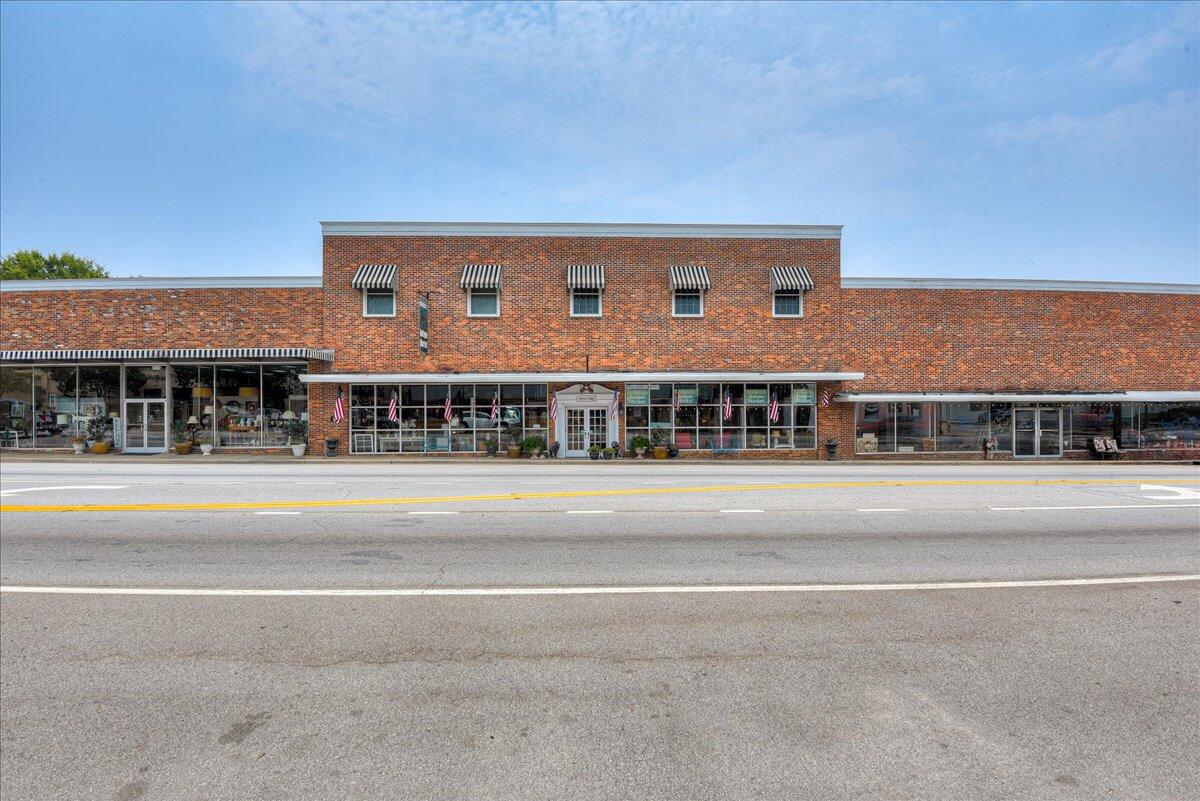 114 W 6th Street Property Photo 6