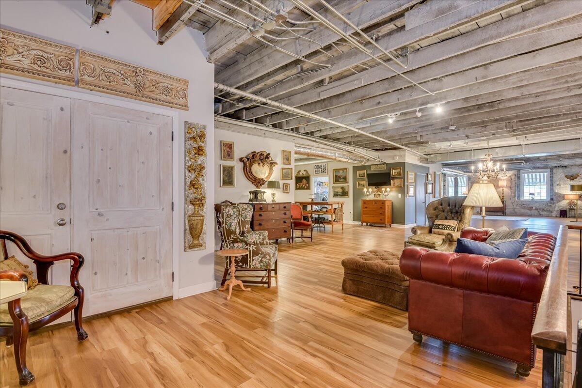114 W 6th Street Property Photo 45