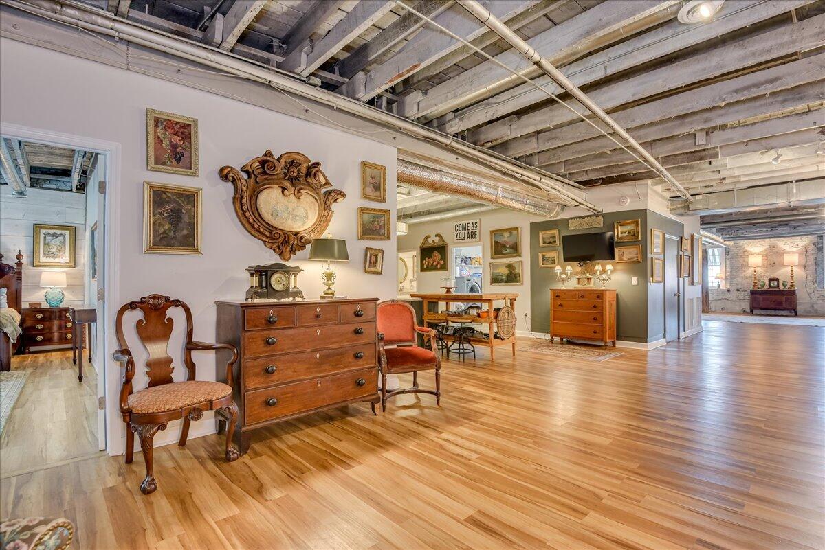 114 W 6th Street Property Photo 46