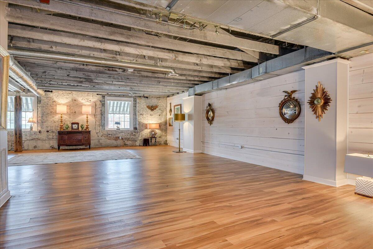 114 W 6th Street Property Photo 49