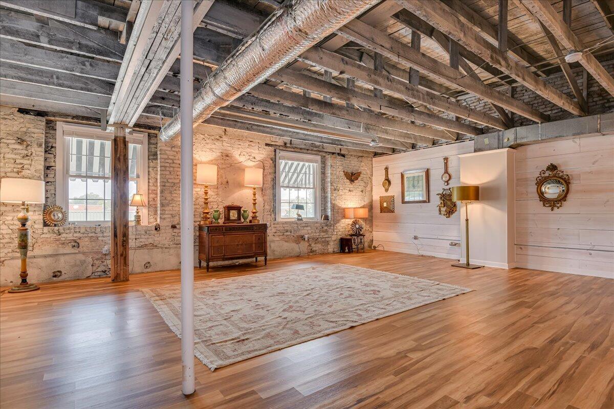 114 W 6th Street Property Photo 50