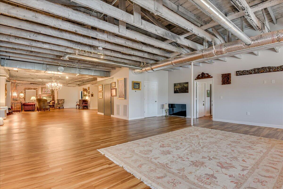 114 W 6th Street Property Photo 51