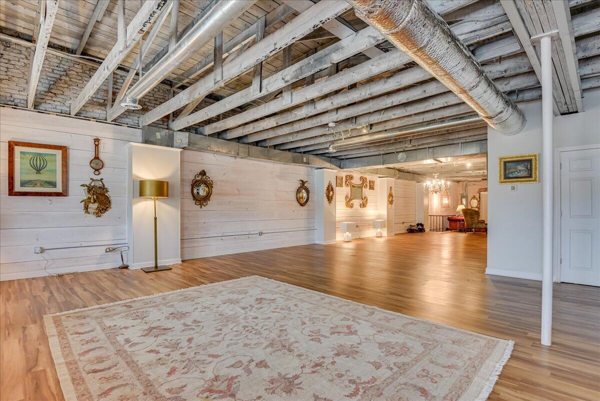 114 W 6th Street Property Photo 52
