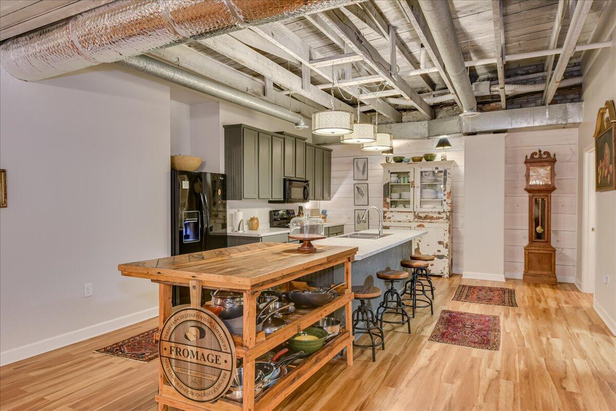 114 W 6th Street Property Photo 53