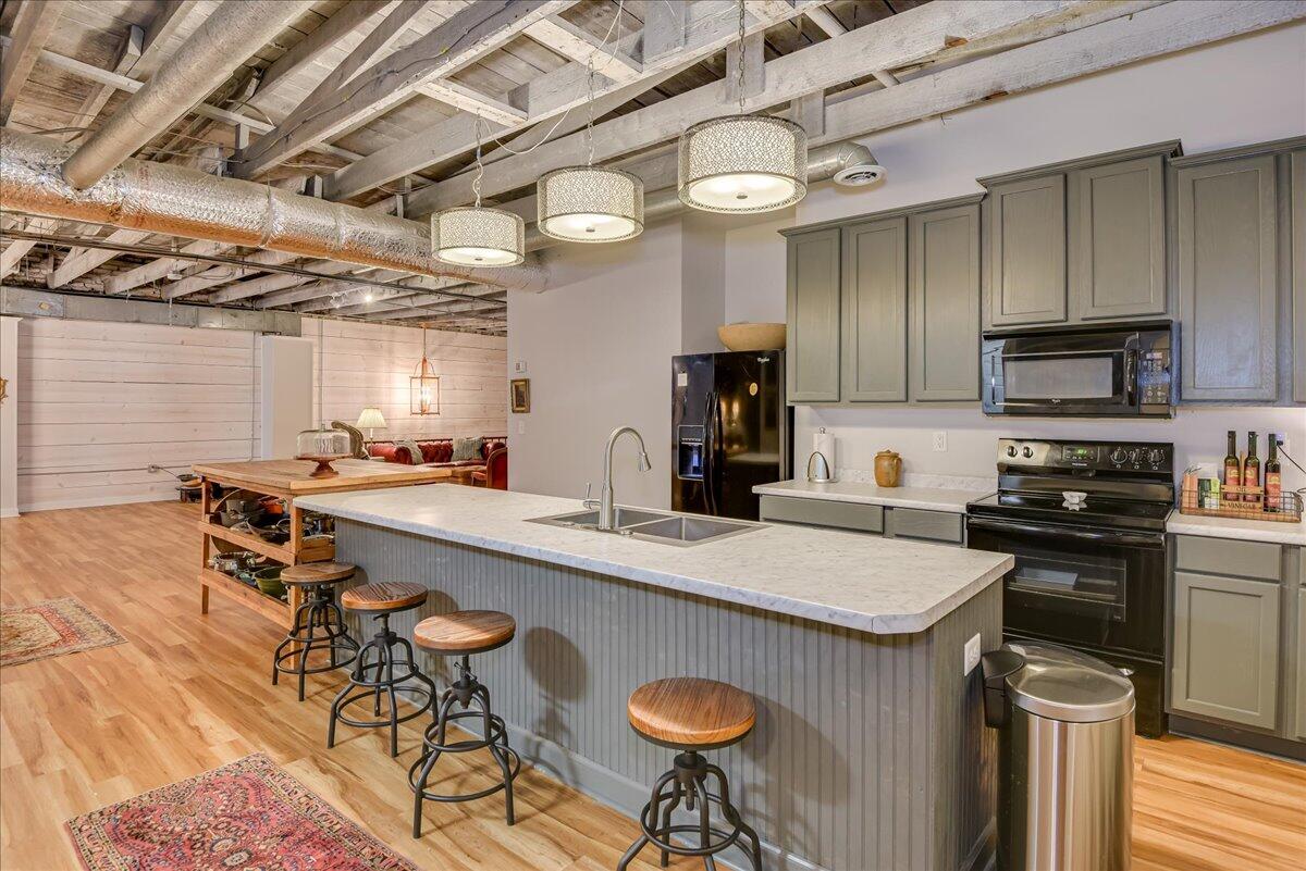 114 W 6th Street Property Photo 57