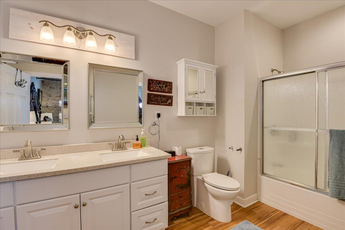 114 W 6th Street Property Photo 63