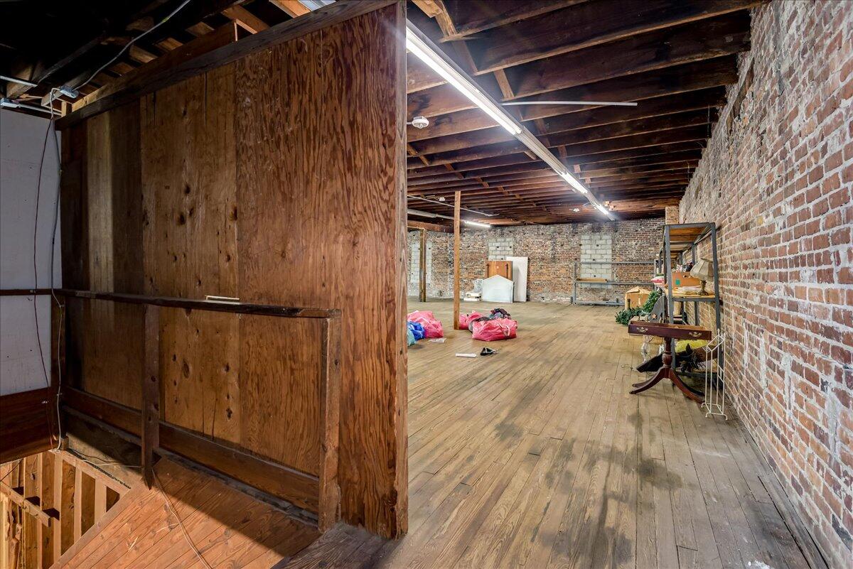 114 W 6th Street Property Photo 71
