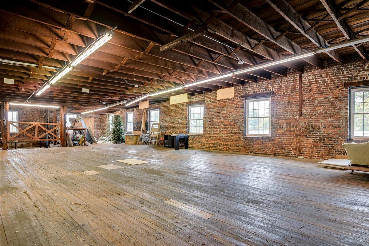 114 W 6th Street Property Photo 72
