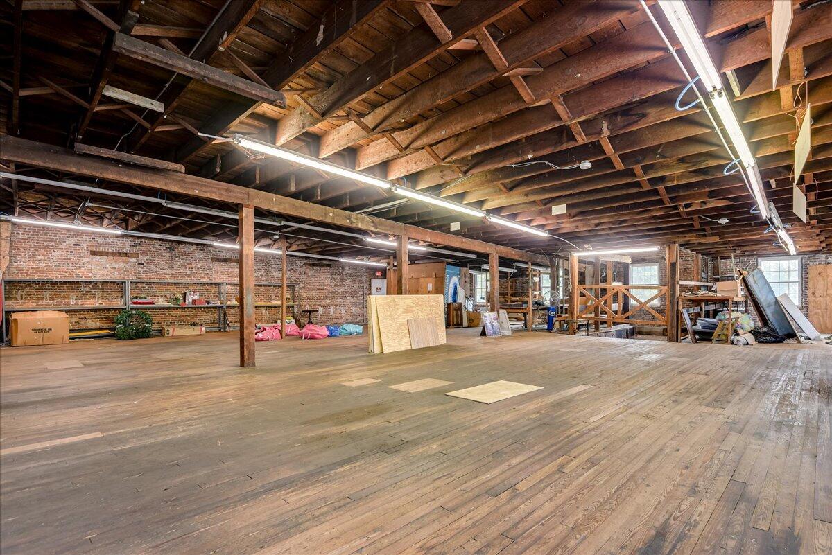 114 W 6th Street Property Photo 73