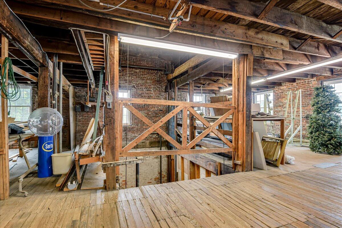 114 W 6th Street Property Photo 74