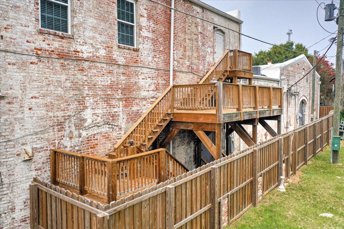 114 W 6th Street Property Photo 75