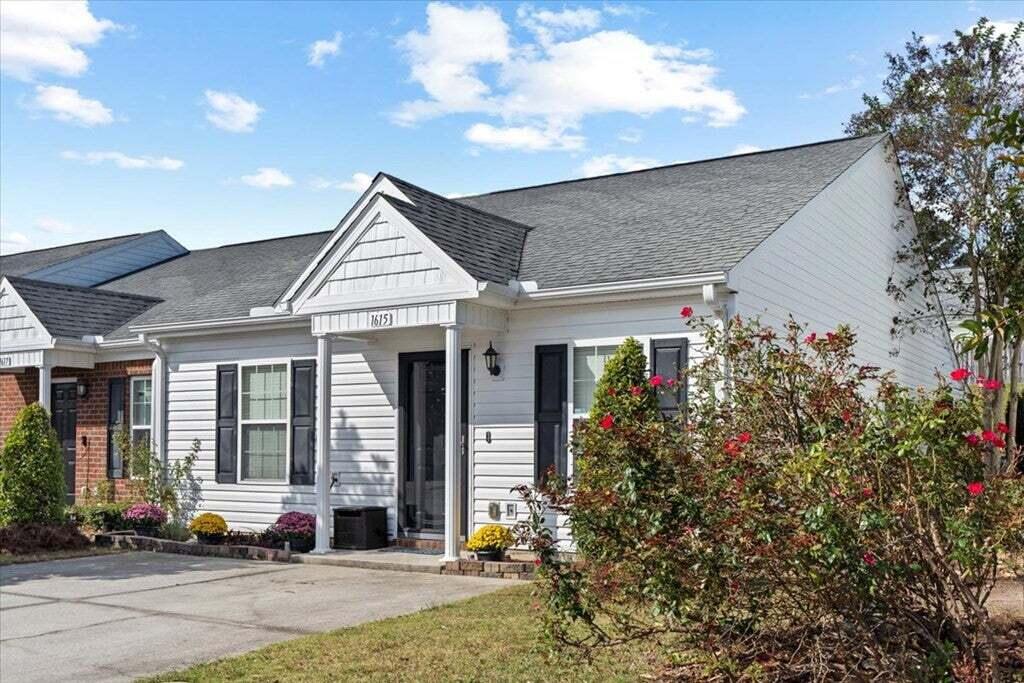 1615 Emma Street Property Photo 2