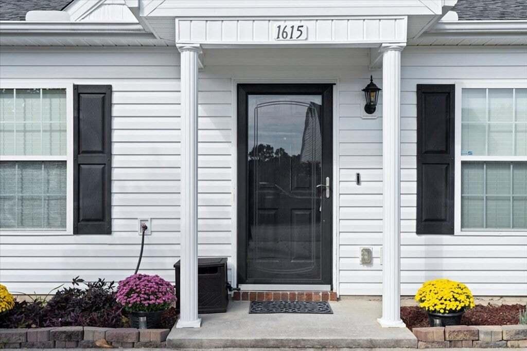 1615 Emma Street Property Photo 4