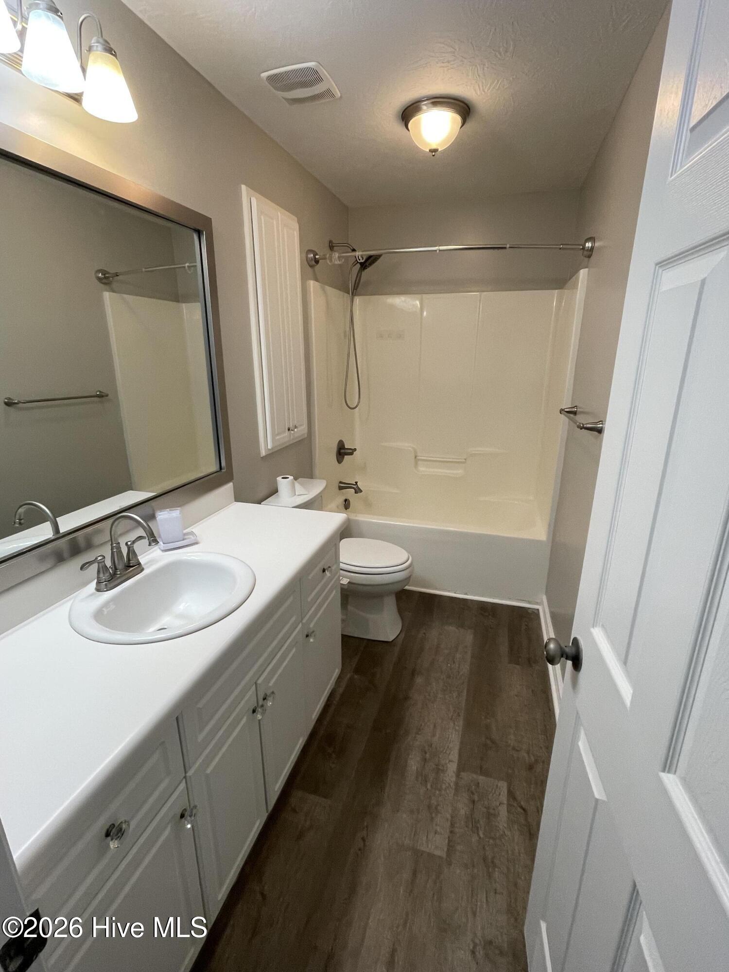 1615 Emma Street Property Photo 8