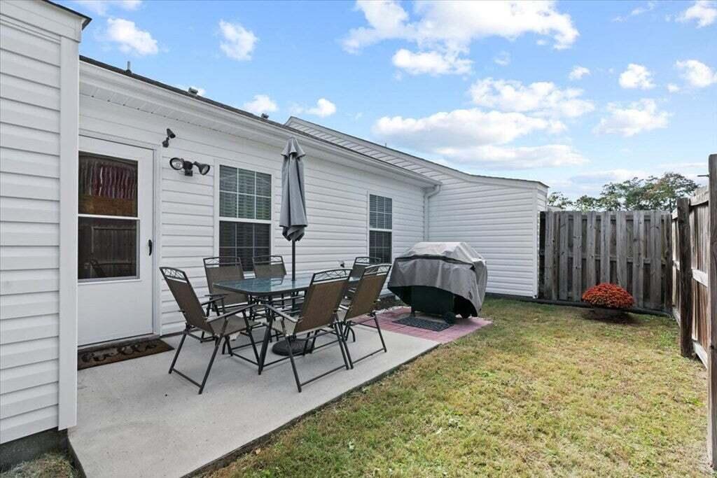 1615 Emma Street Property Photo 9