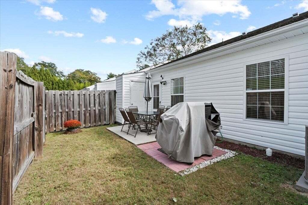 1615 Emma Street Property Photo 10