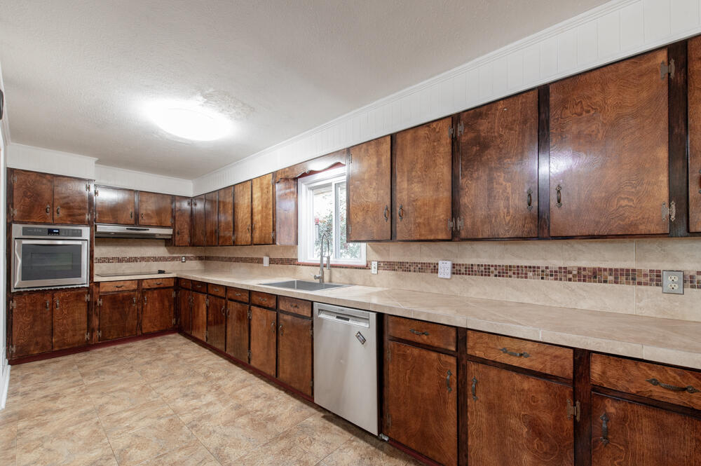 3215 Colonial Drive Property Photo 6