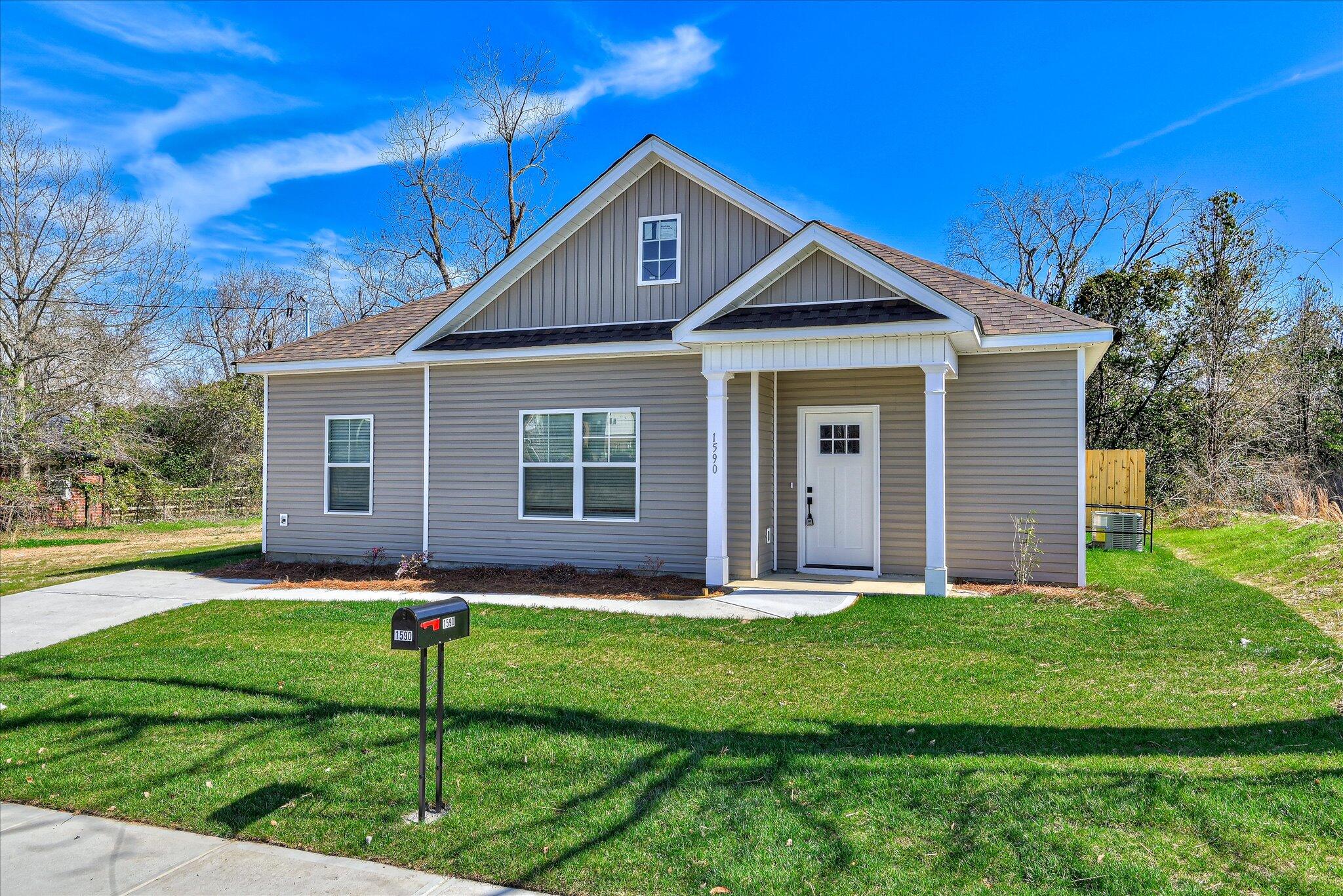 1590 Lee Beard Way Property Photo 1