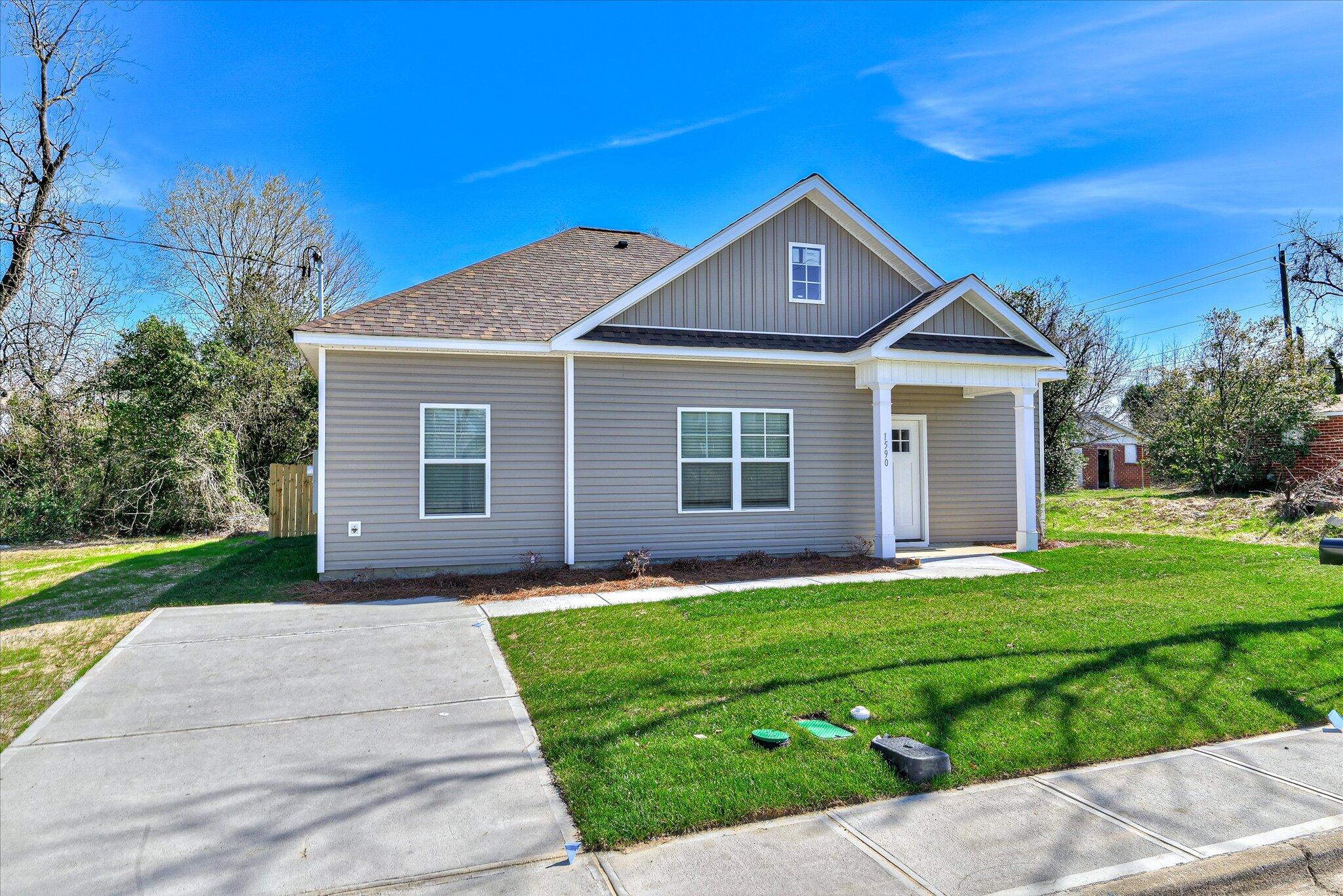1590 Lee Beard Way Property Photo 2