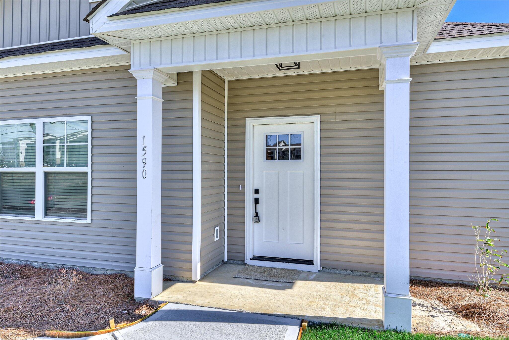 1590 Lee Beard Way Property Photo 3