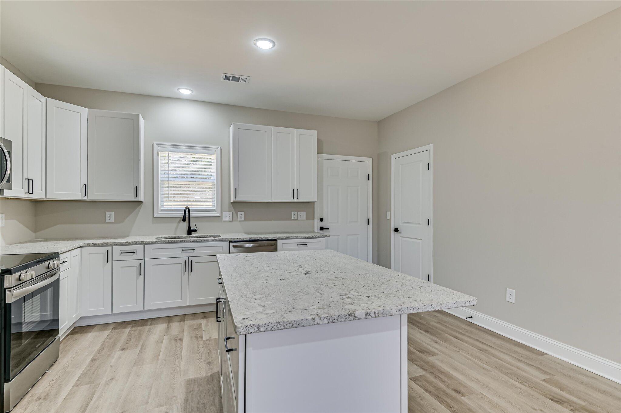 1590 Lee Beard Way Property Photo 12
