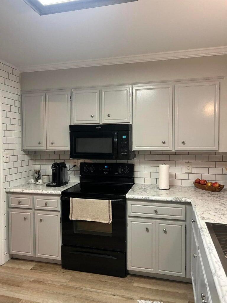 9 The Corners Drive Property Photo 18