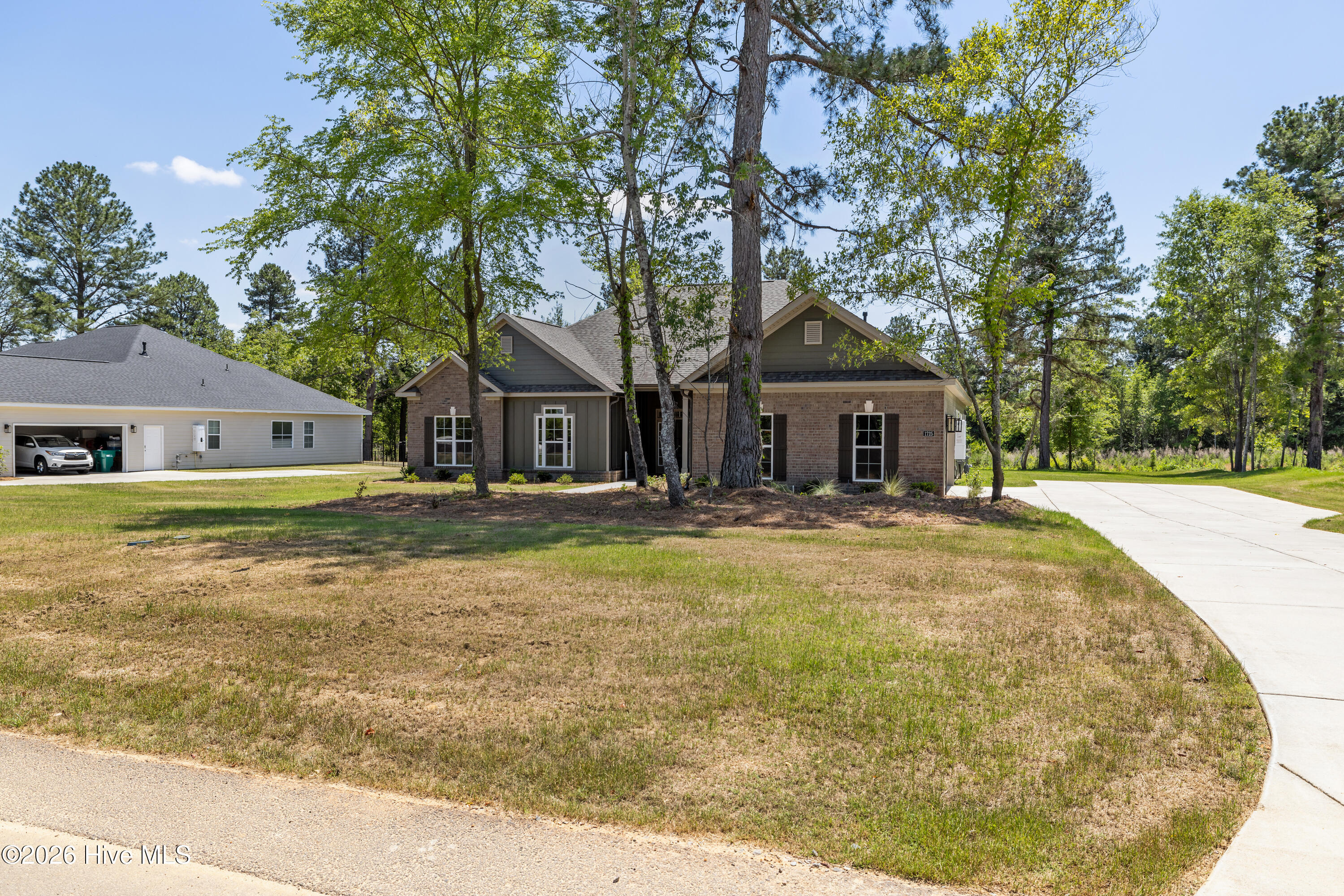 1725 Bellingham Drive Property Photo 2