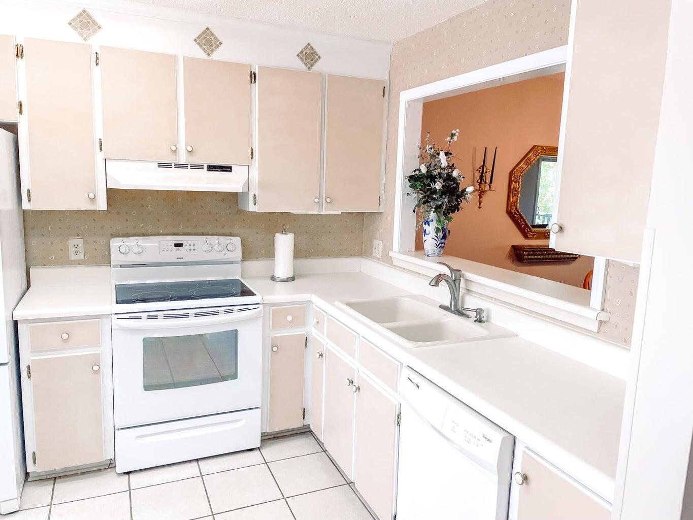 317 Coastal Cove Property Photo 5