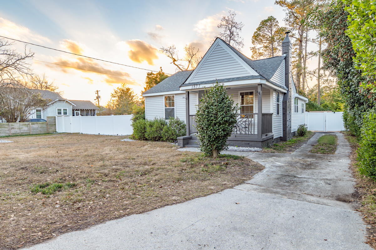 1877 Kissingbower Road Property Photo 2
