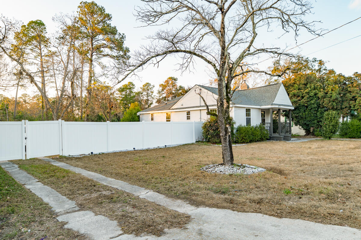 1877 Kissingbower Road Property Photo 3