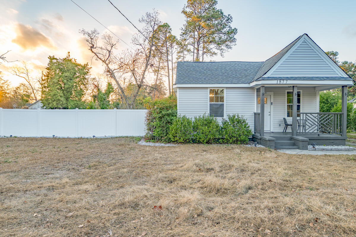 1877 Kissingbower Road Property Photo 4